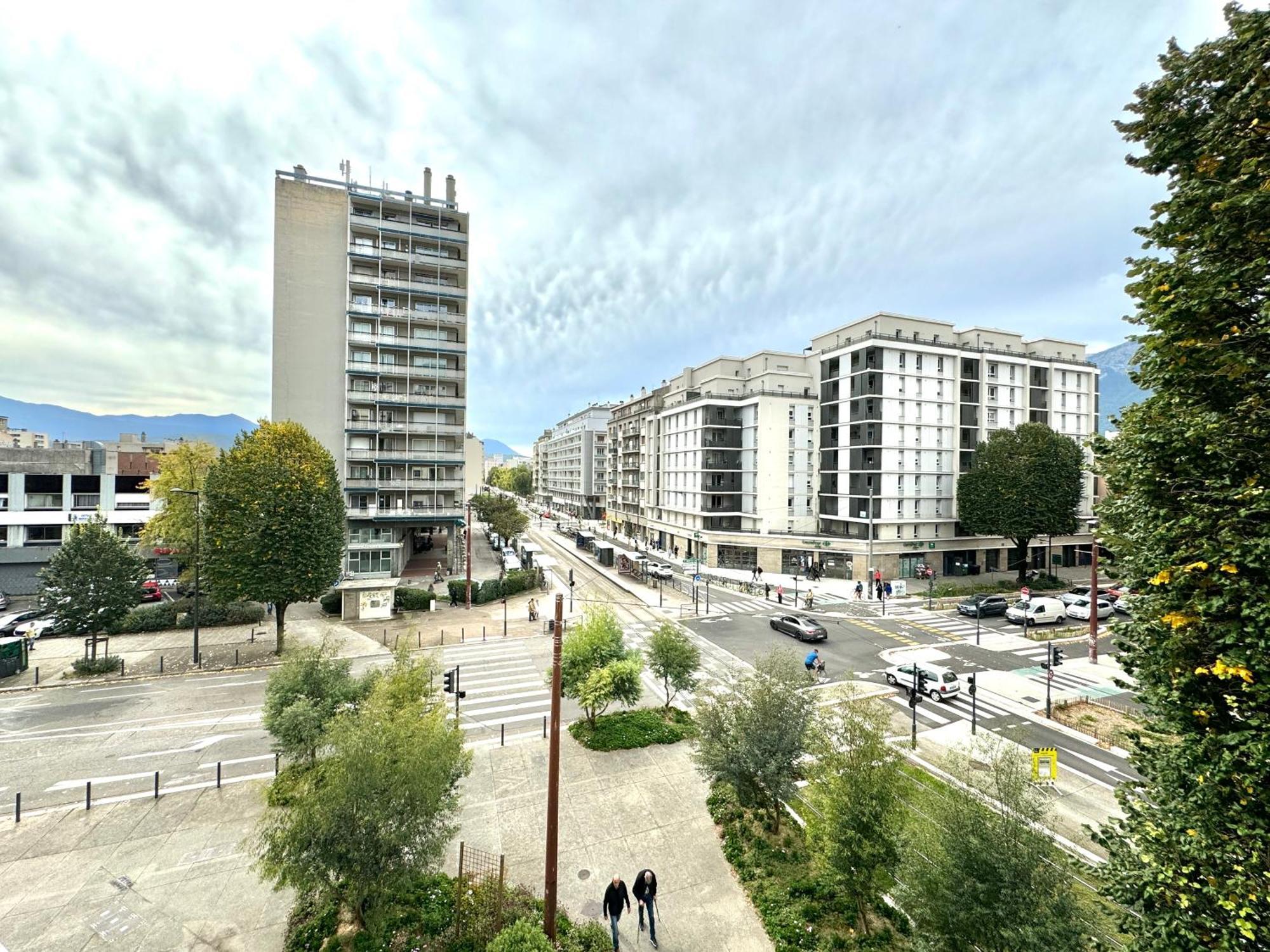 Le City Centre-Ville Trams Гренобъл Екстериор снимка